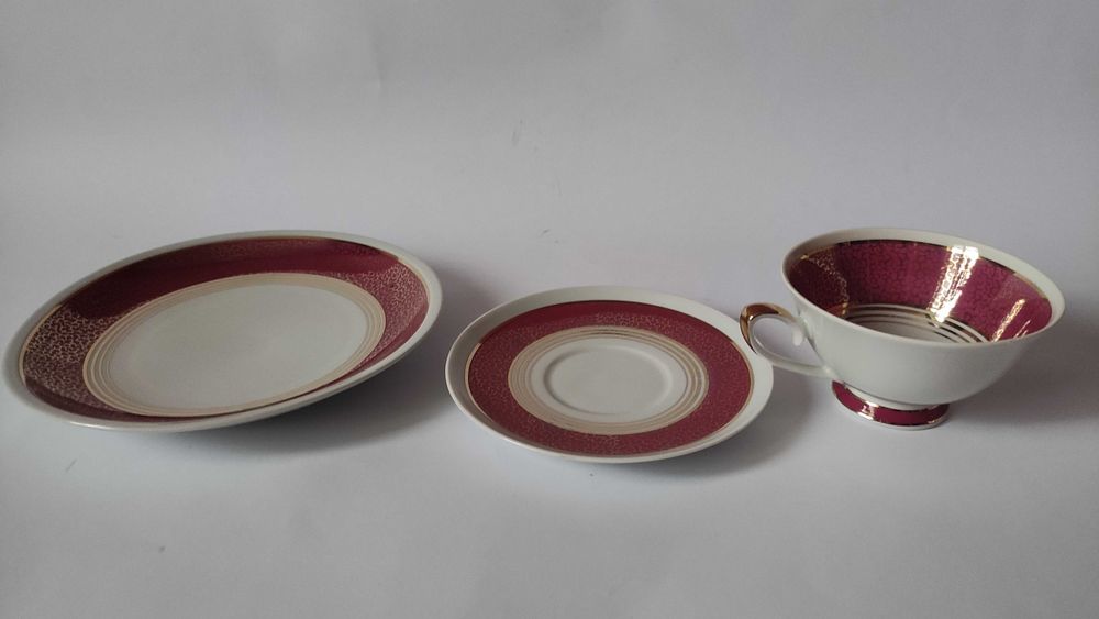 Един прекрасен троен сет за чай/дълго кафе от фин порцелан