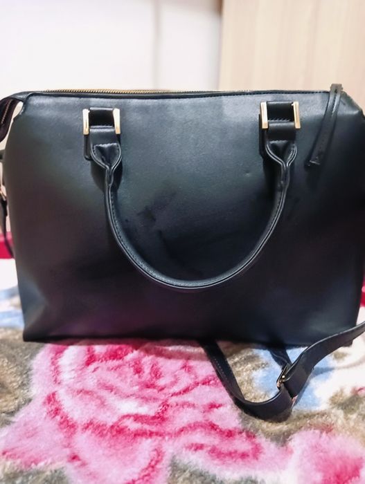 Vând ca geantă impecabila