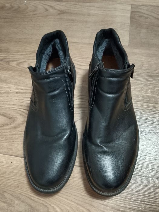 Продам мужские зимние обуви по 15000тг.