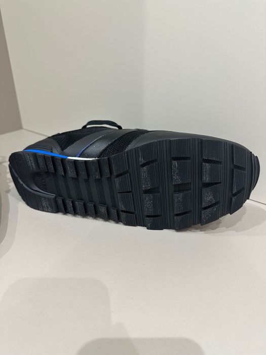 Boss sneakers нови