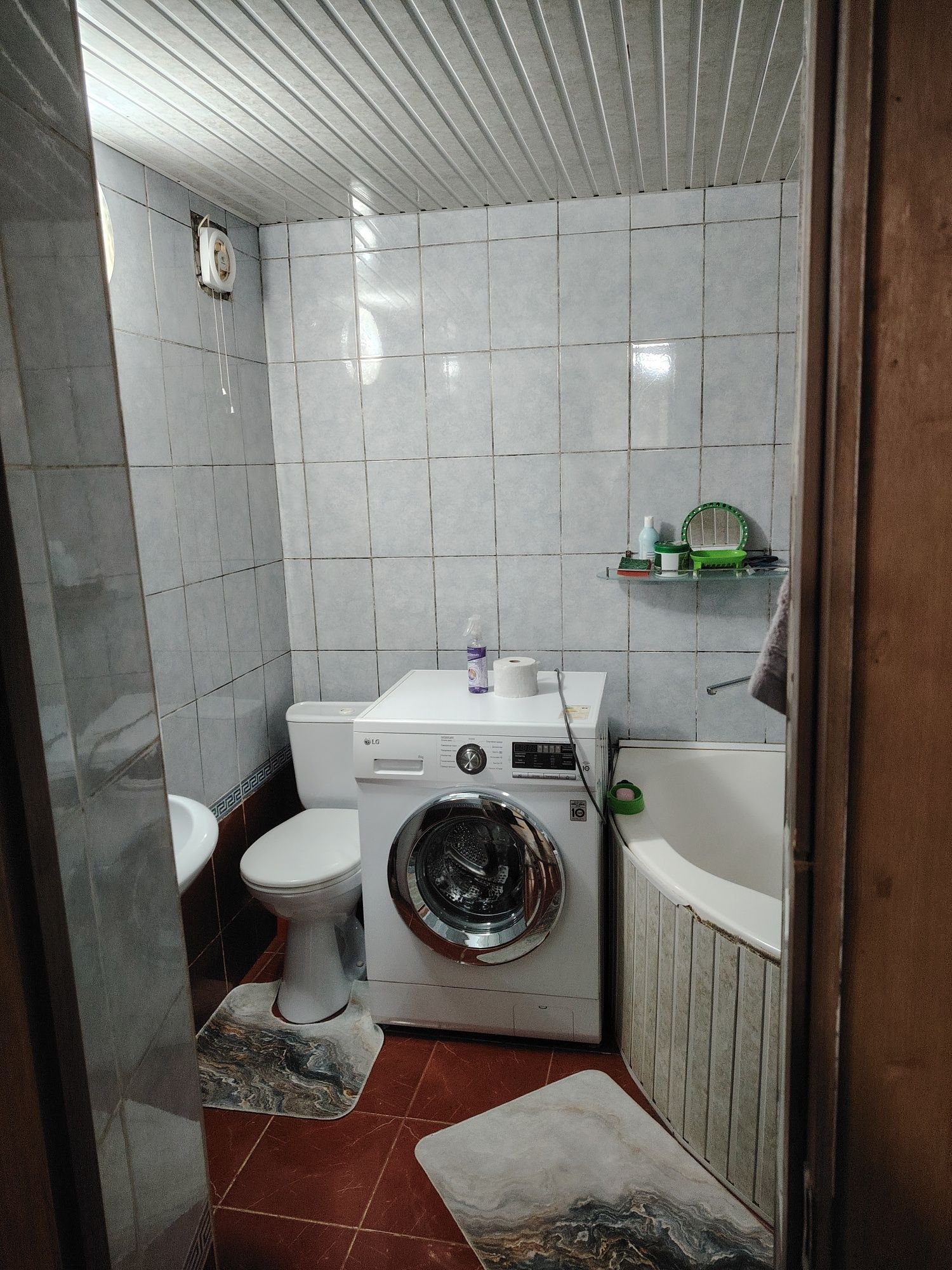 Продаётся дом. 4 комнаты. 2,2 сотки. Миробадский район. Узбум ГАИ
