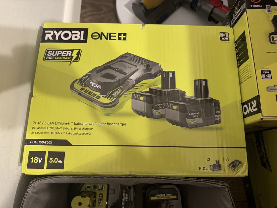 Ryobi-Set 2 acumulatori 5Ah+ incarcator  super charger