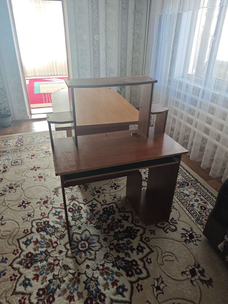 Компьютерный стол