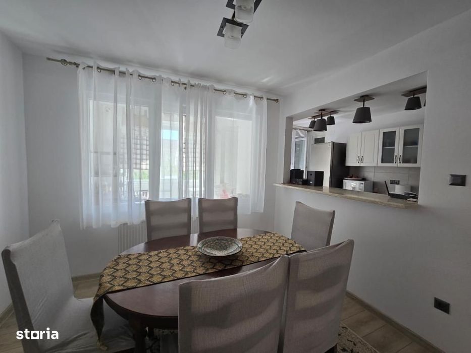 De vanzare Apartament 3 camere, situat Ultracentral.