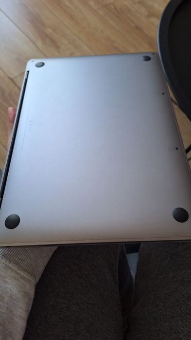 MacBook Pro i5 si Magic Mouse 2