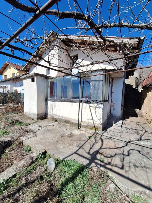Продавам къща с парцел в гр. Кочериново