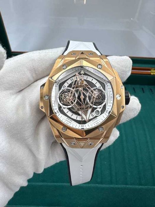 Hublot Big Bang Sang Bleu II King Gold