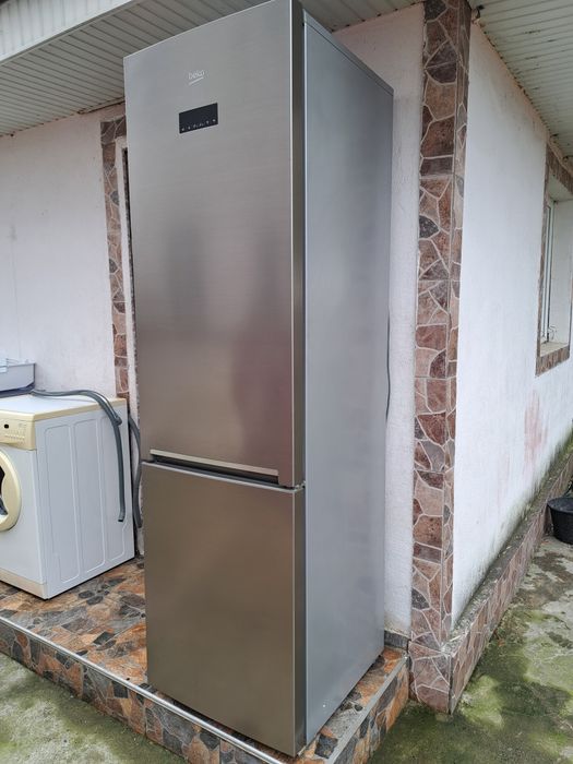 Vand masina de spalat whirlpool si frigider.beko si coltar extensibil.