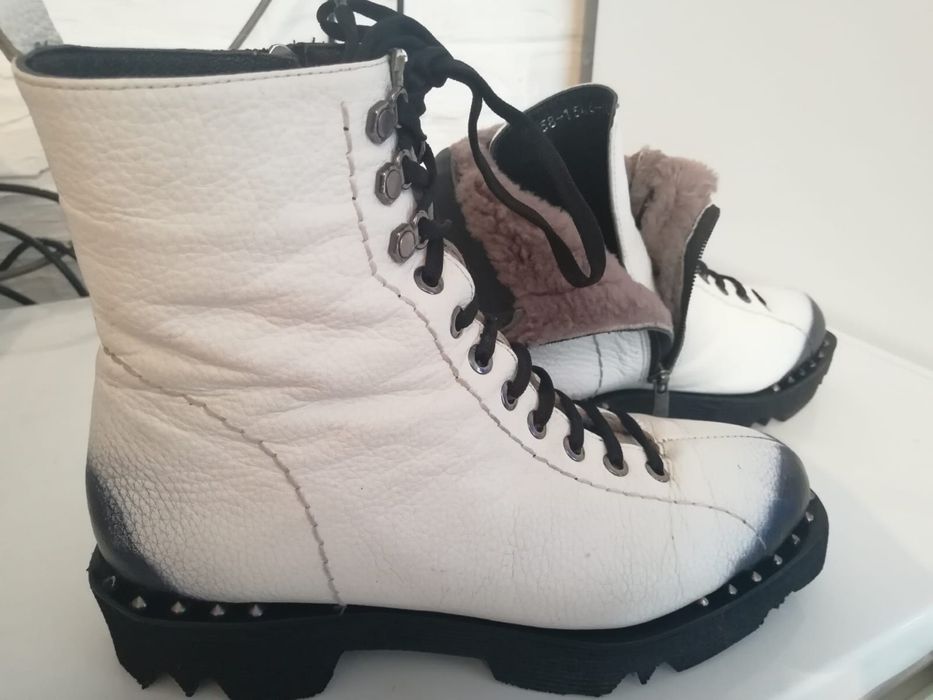 Продам зимние ботинки