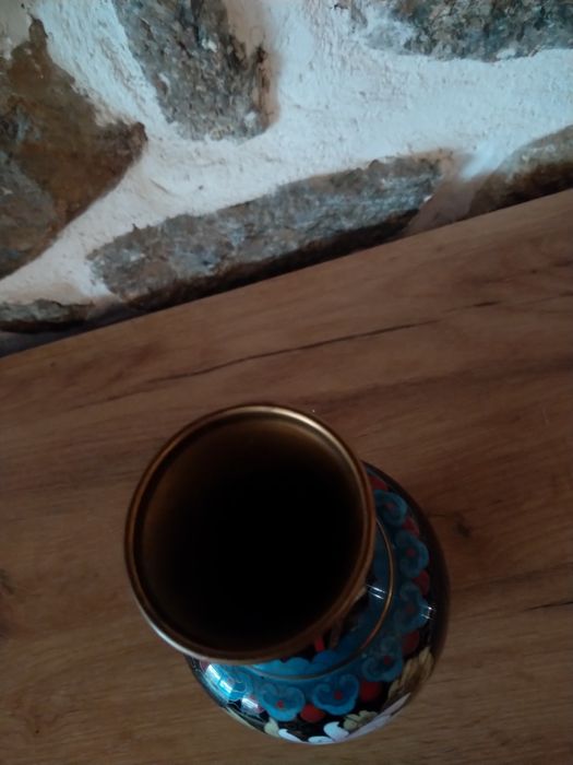 Продавам антикварна ваза бронз месинг клетъчен емайл