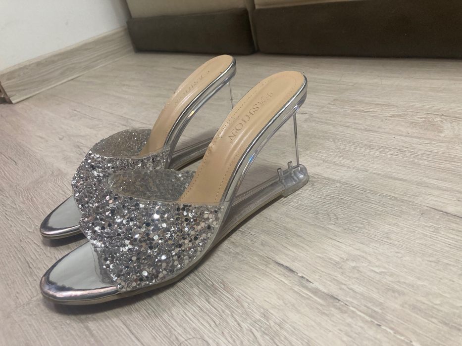 Сандали на платформа