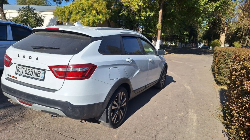 Продаю СВОЮ Ладу весту св кросс