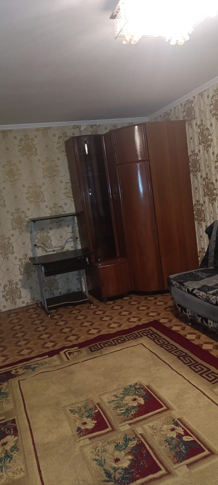 2 бөлмелі  пәтер беріледі. 2 мкр. 100+ком. ус.