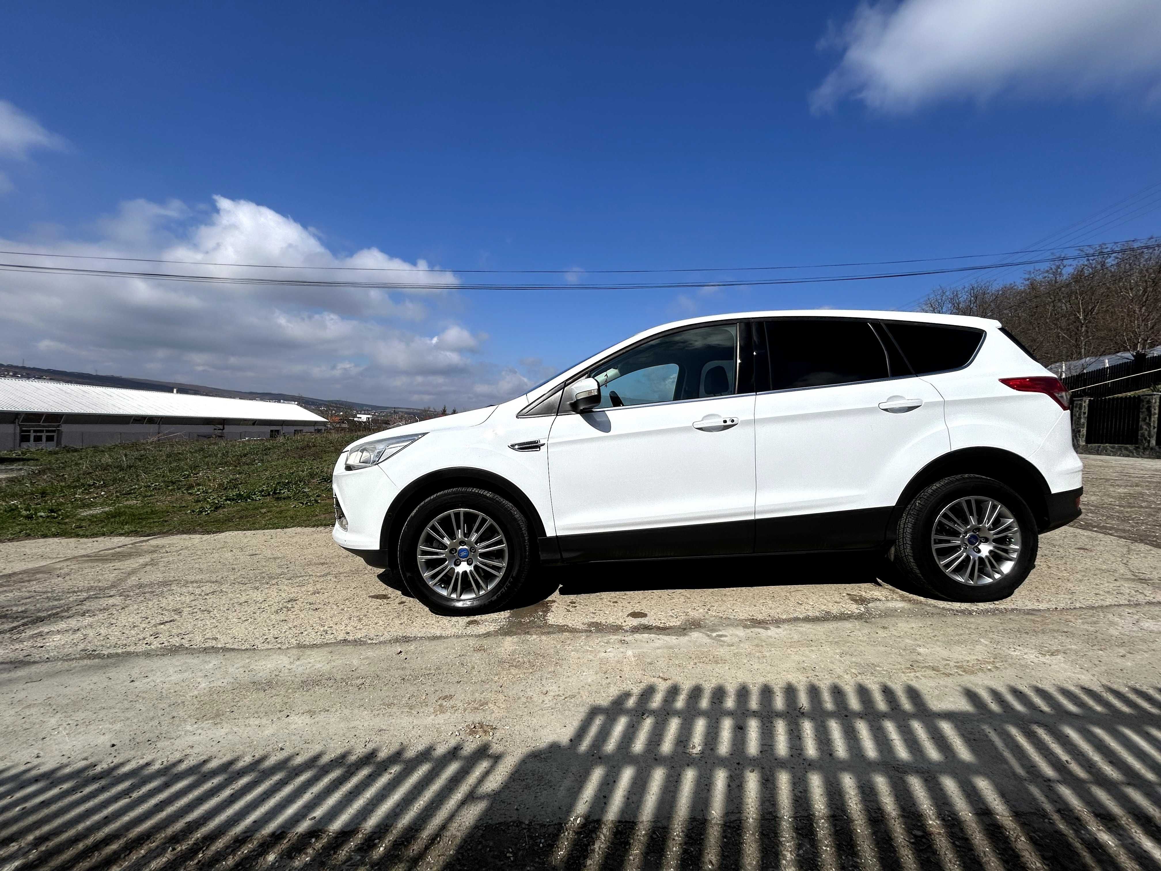 Ford Kuga 2.0 TDCi 4WD Powershift Titanium- VASLUI, PREȚ NEGOCIABIL