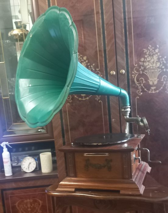 Старинный антикварный граммофон начало ХХ века Франция