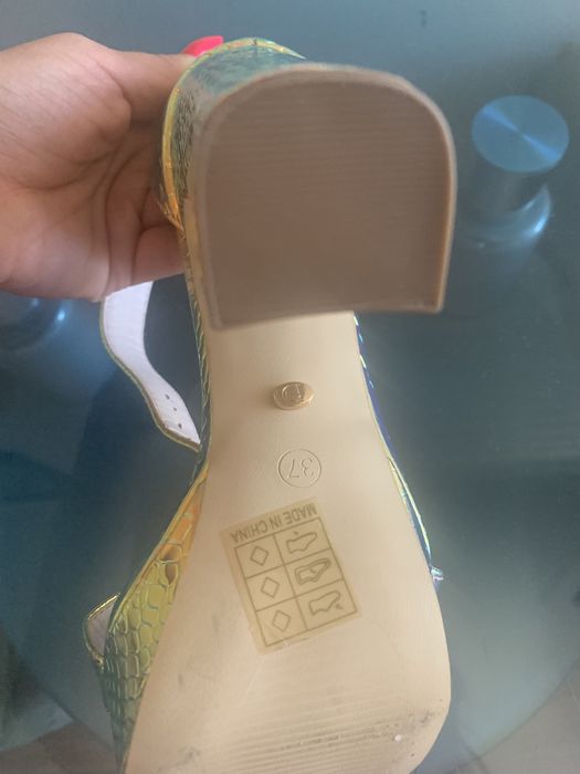 Нови сандали хамелеон