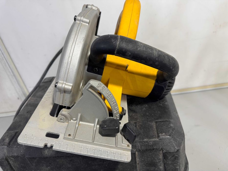 Ръчен циркуляр - Dewalt 1350W / 115 V / 190 mm