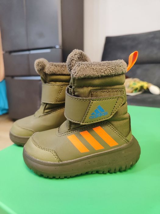 Зимни ботуши Adidas, номер 22