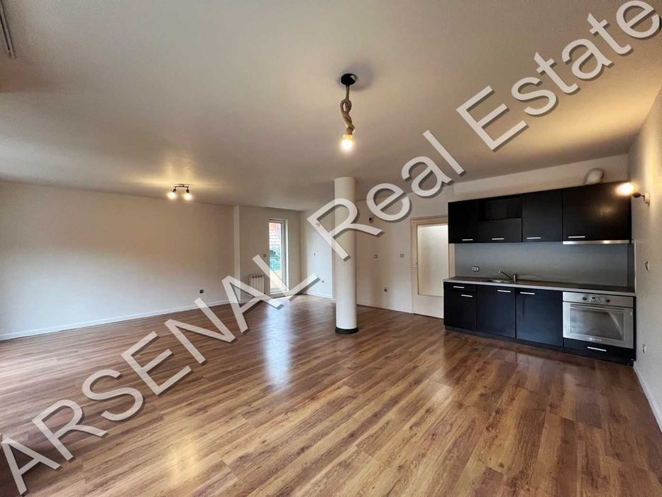 Тристаен апартамент за продажба, Център