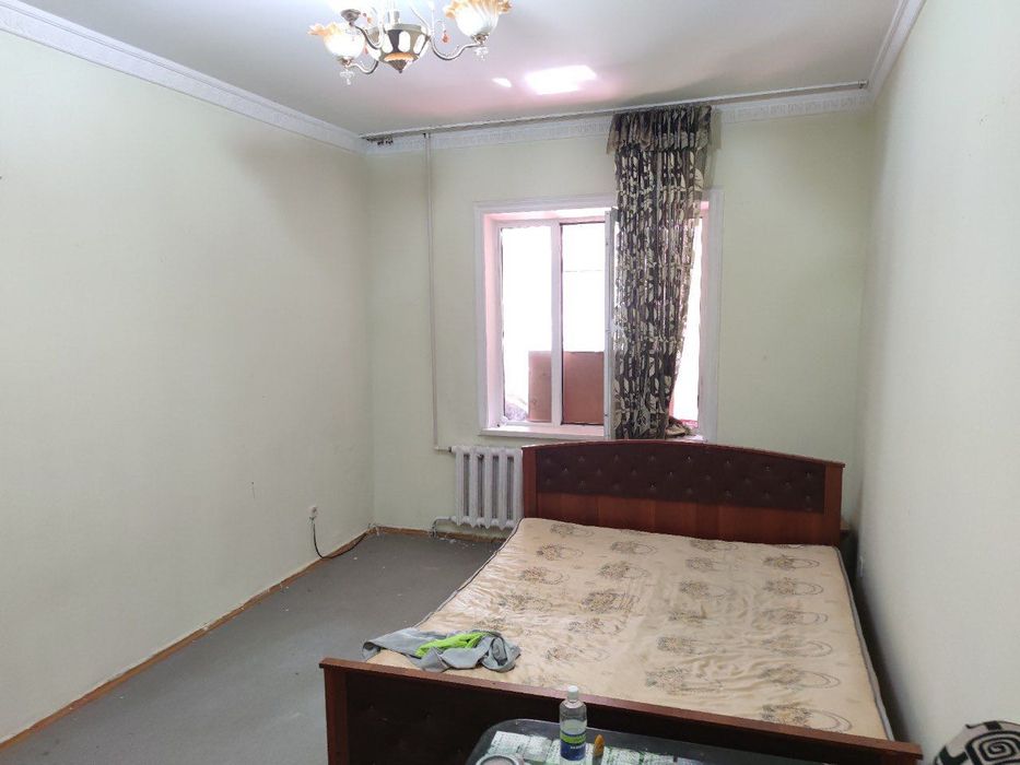 Юнусабад 10 квартал 1 дом у дороги Продается своя 3х-комнатная.