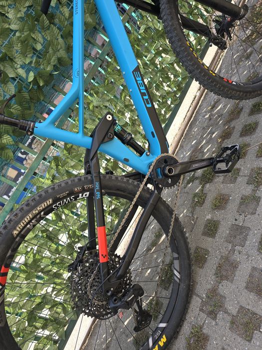 Bicicleta CUBE Stereo Race carbon.