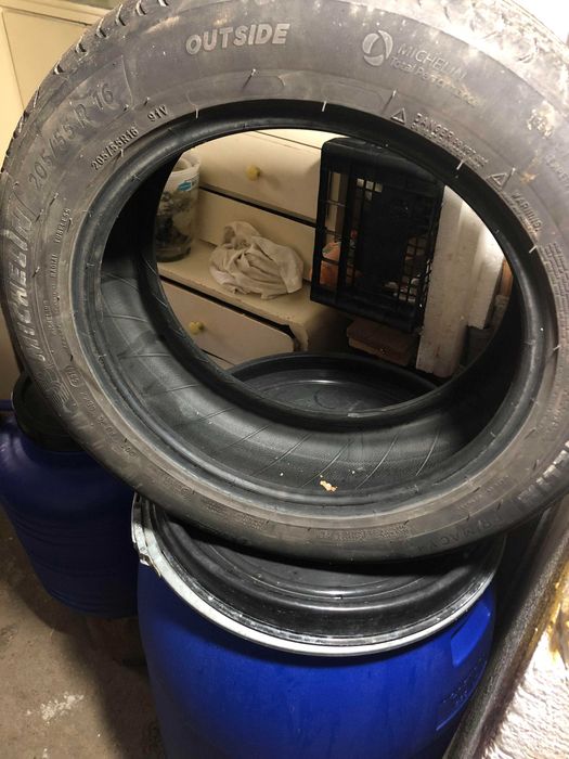 Vând 4 cauciucuri Michelin folosite doar un sezon . 205/55/16.