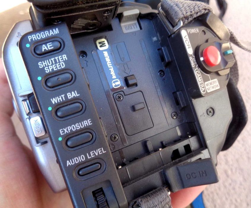 Camera video profesionala pe casete miniDV