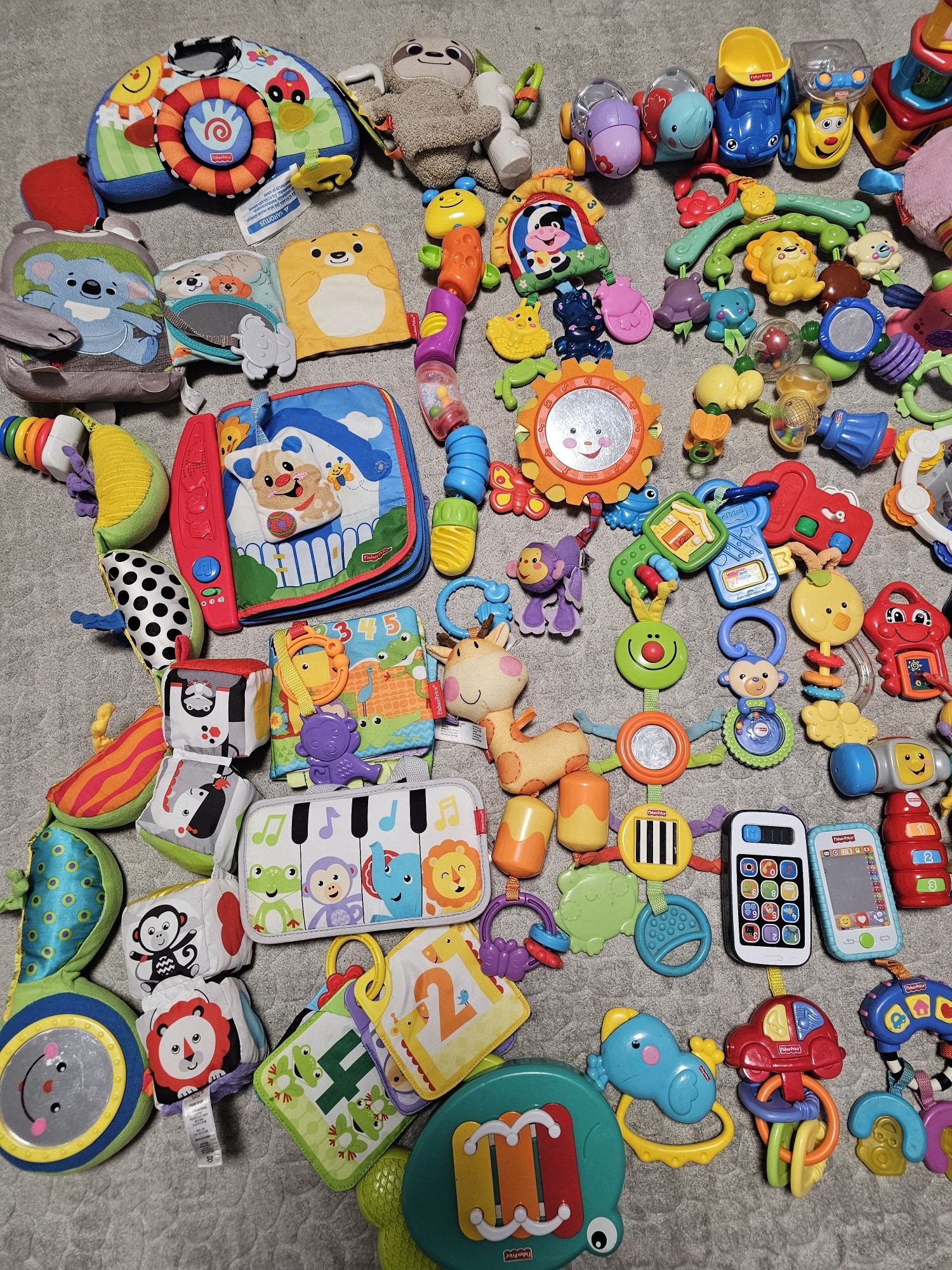 Лот бебешки детски дрънкалки,залъгалки,гризалки Fisher price