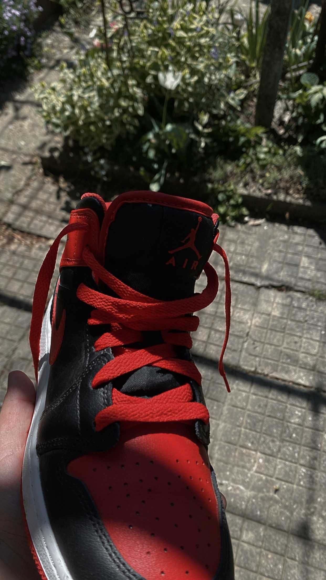 Nike Air Jordan 1 mid / Black Red