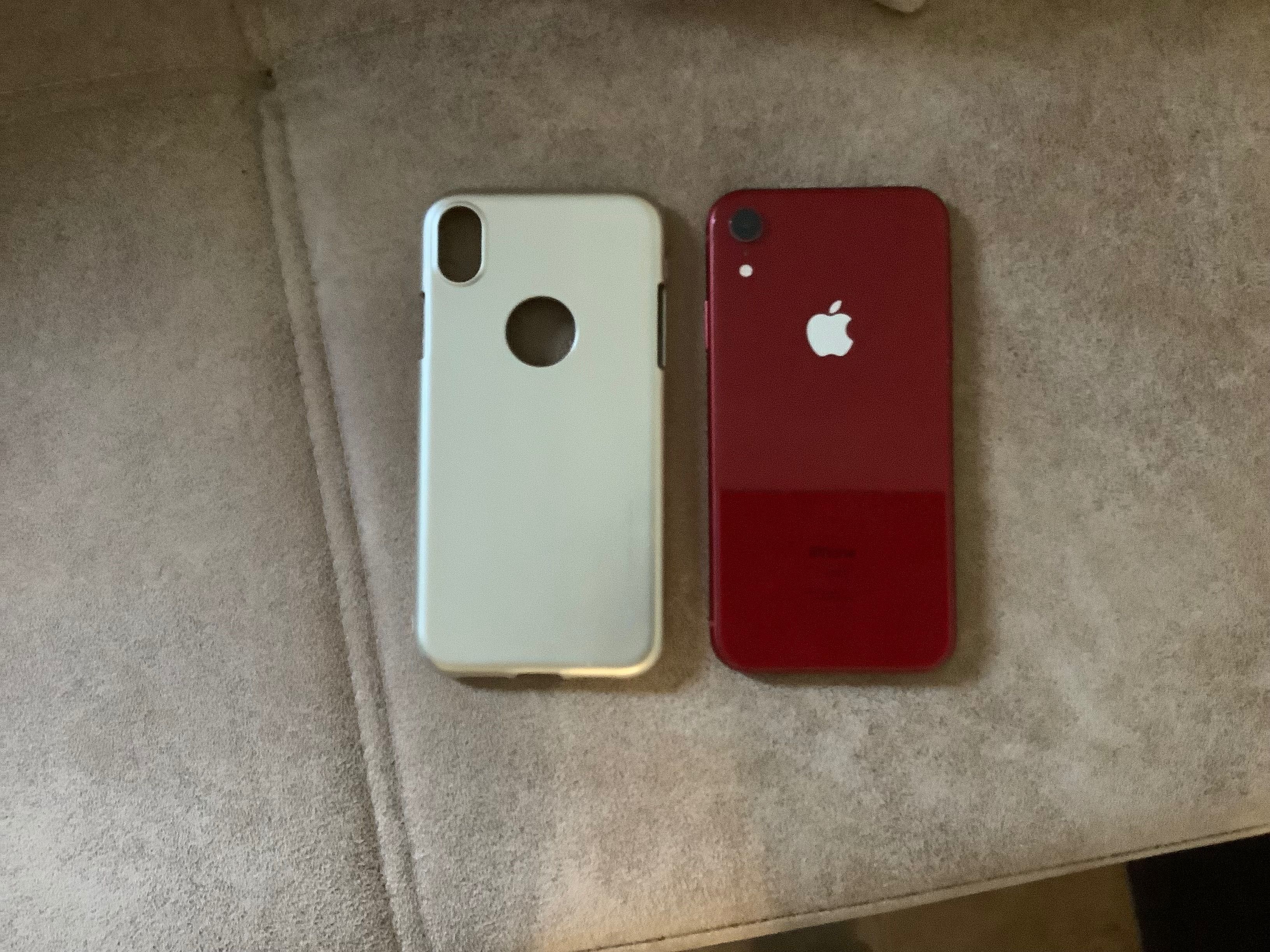 Продавам iPhone XR, перфектен външен вид, но с проблем