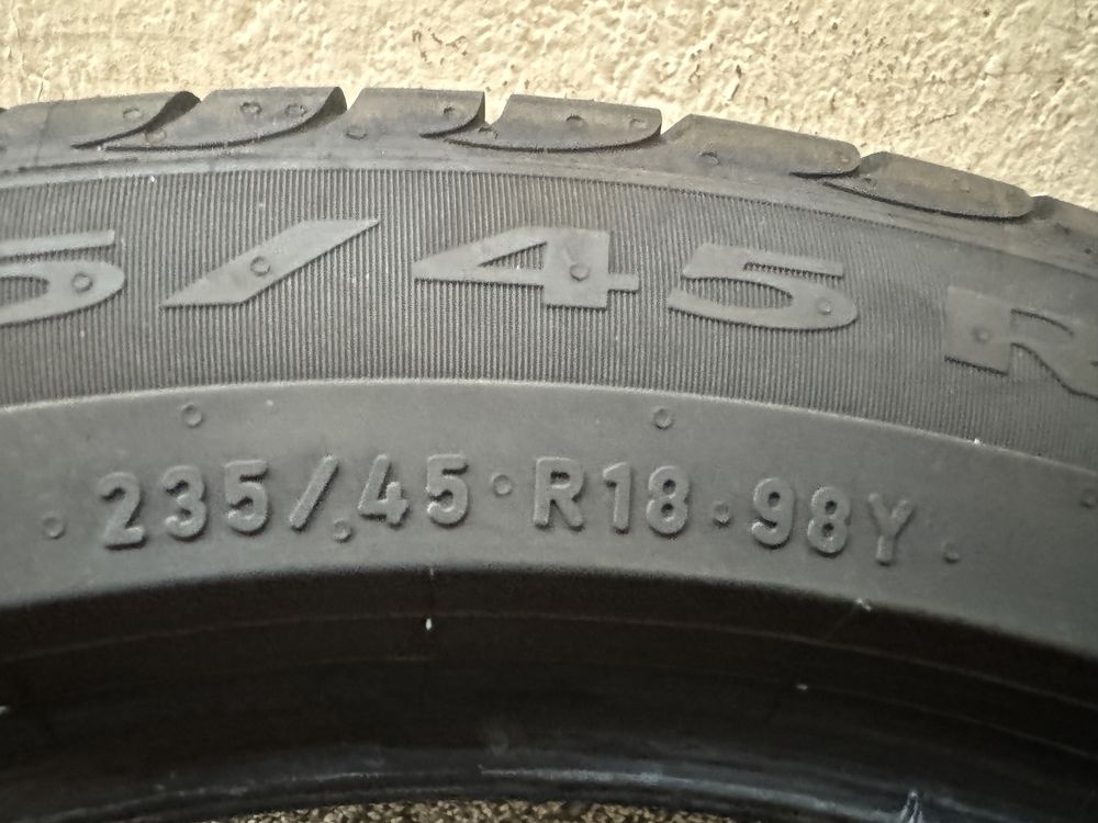 Автомобилни гуми 235 45 18 Pirelli