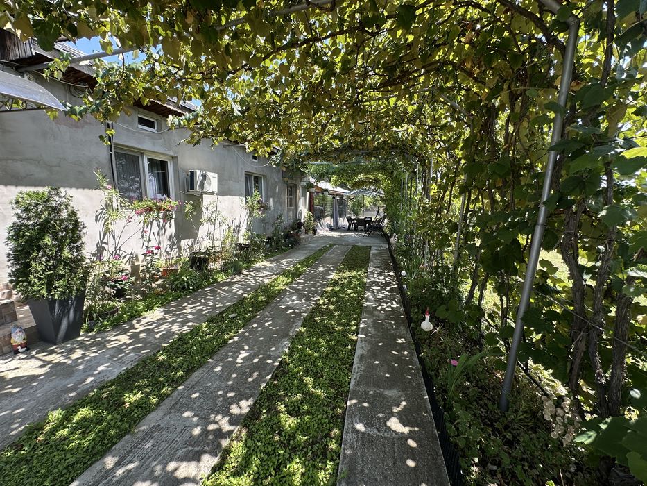 Casa de vanzare in Comuna Costestii din Vale