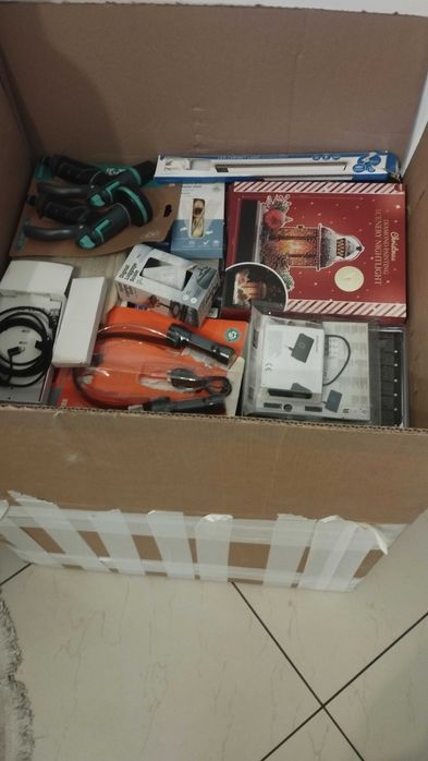 Разни стоки 40арктикула играчки и разни 100лв на кашон