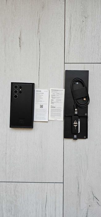 Продавам мобилен телефон SAMSUNG GALAXY S23 ULTRA 256 GB