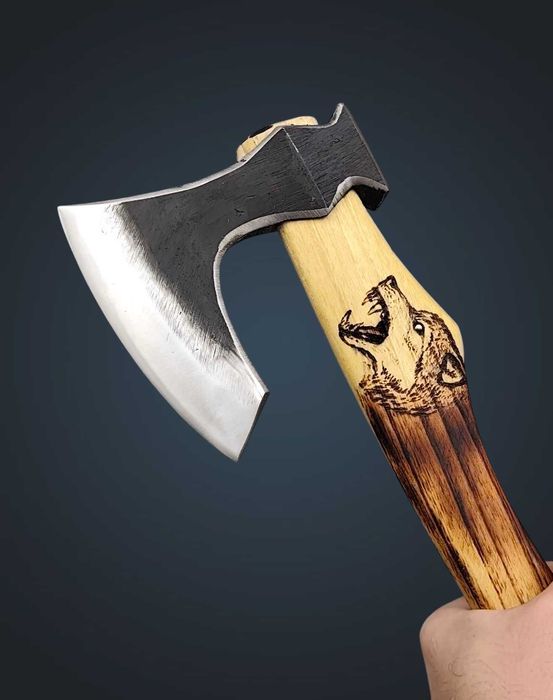 Ръчно изработена брадва вълк