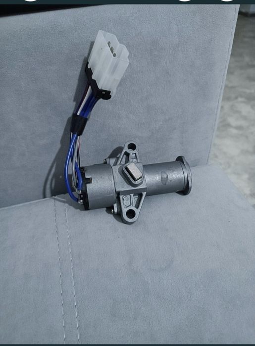 Продам новый замок зажигания на Foton с двумя ключами.