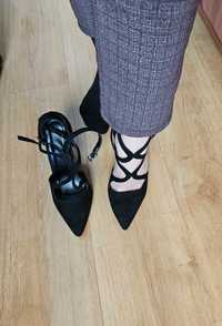 Нови елегантни черни обувки