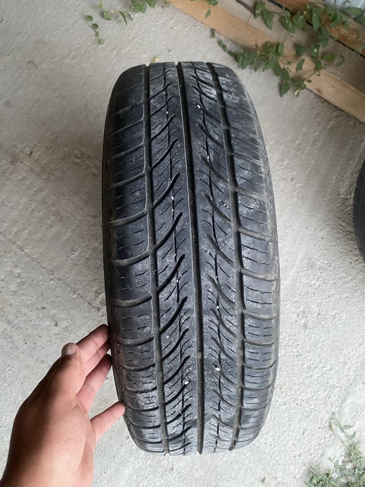 Vand 2 cauciucuri vara