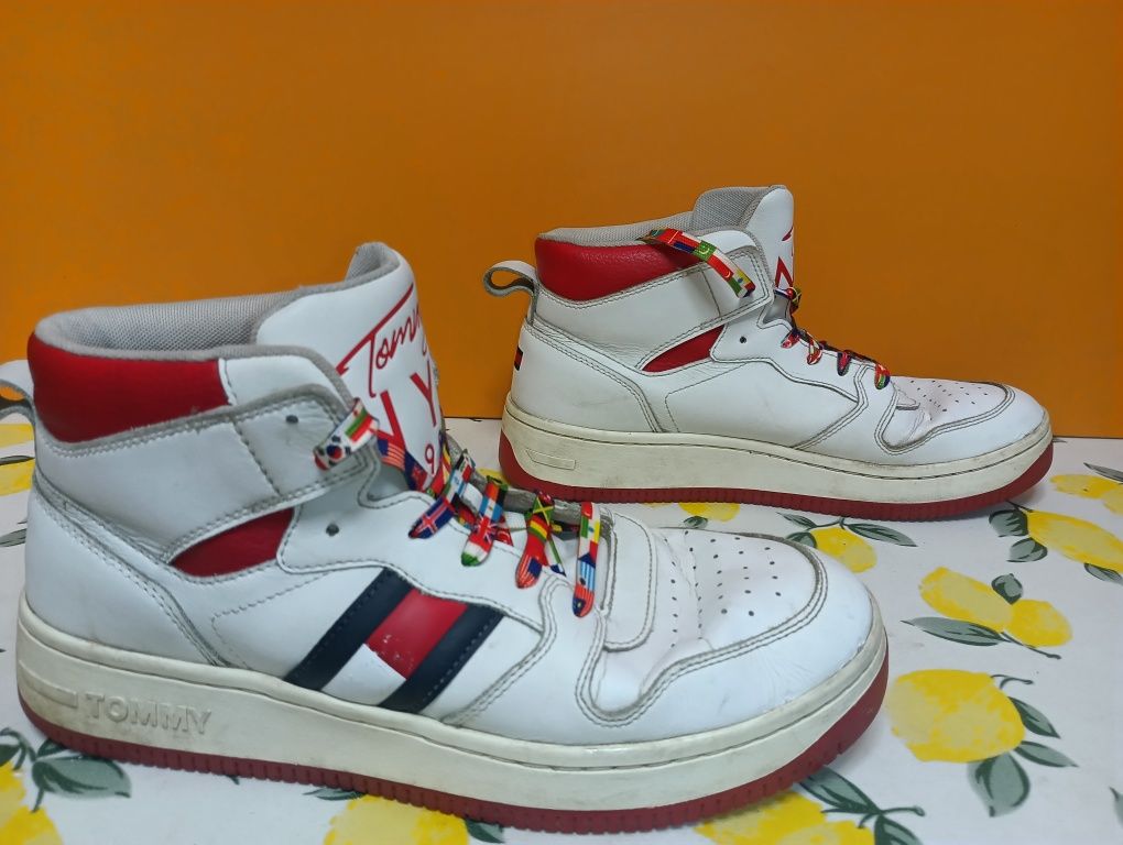 Tommy Hilfiger N 43 - 35 лв
