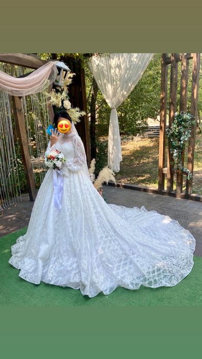 Срочно продам фосфорное свадебное платье торг хороший