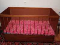 Отлично запазено детско легло с дюшек и чекмедже