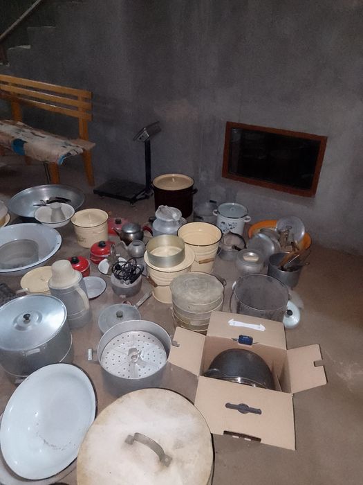 Посуды и  тазик   б у