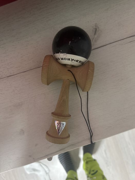 Kendama krom semnata de Bisoi si Doamna Mihaela