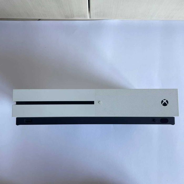 Xbox one s cu jocuri si o maneta