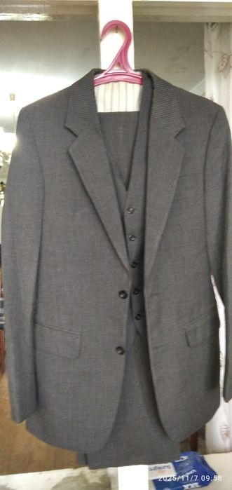 Костюм  тройка Югославский.