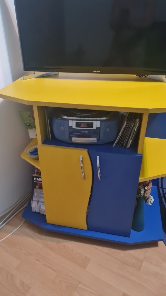 Vând mobila.  Șifoniere, comoda televizor și masuta