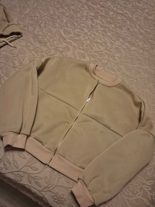 Дамски екип Хс/С размер в бежово ( цвят кайсия )