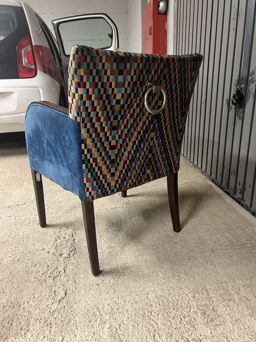 Стол– винтидж, дървен с цветна облегалка