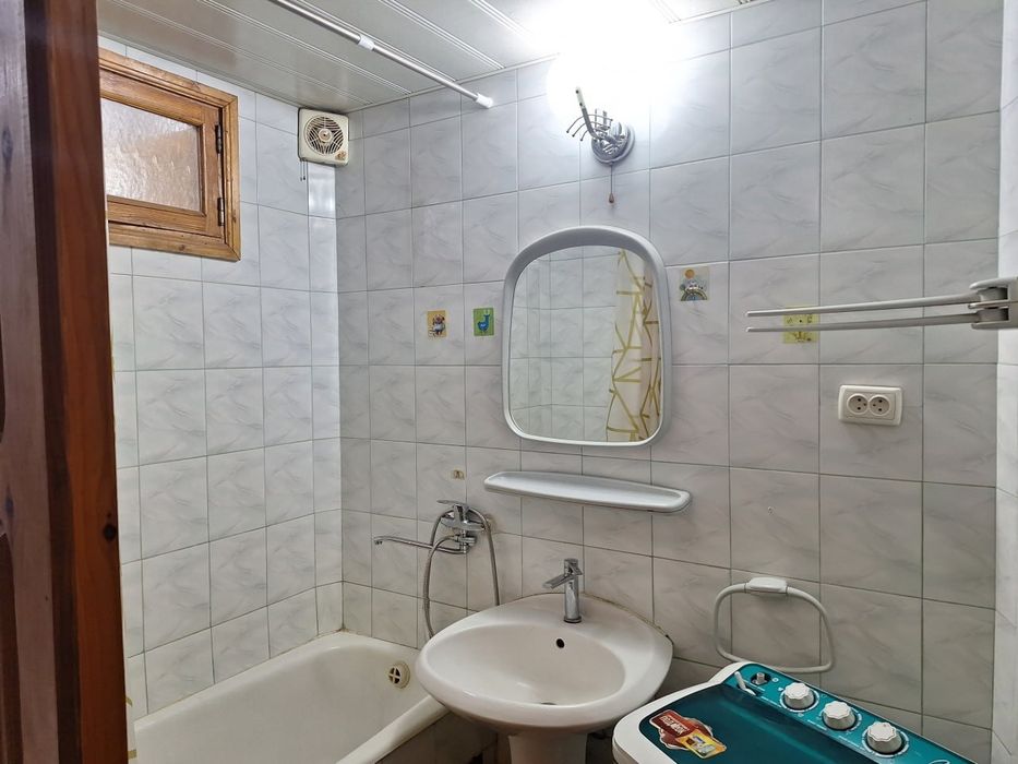 СВОЯ в долгосрочную аренду 2/1/4 около метро БИЙ со свежим ремонтом.