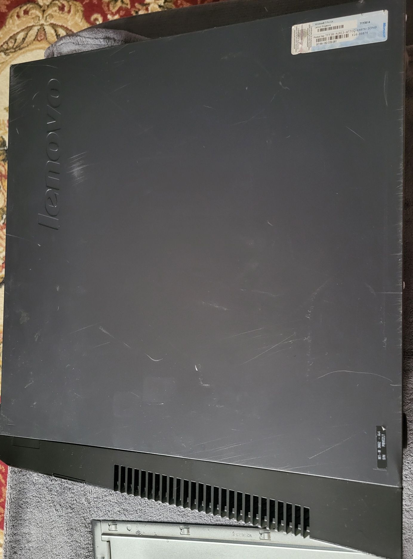 Vând pc Lenovo.Carcasa este veche dar pc ul este pun.Preț negociabil